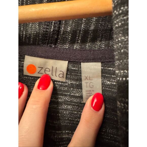 Zella Asymetrical Sweater - Picture 4 of 6